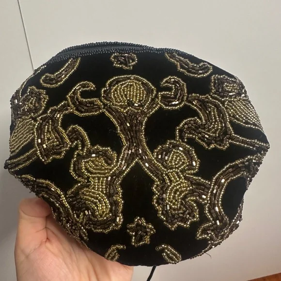 Magid Vintage Hand-Beaded Velvet Evening Bag – Black & Gold ✨ - Picture 5 of 5